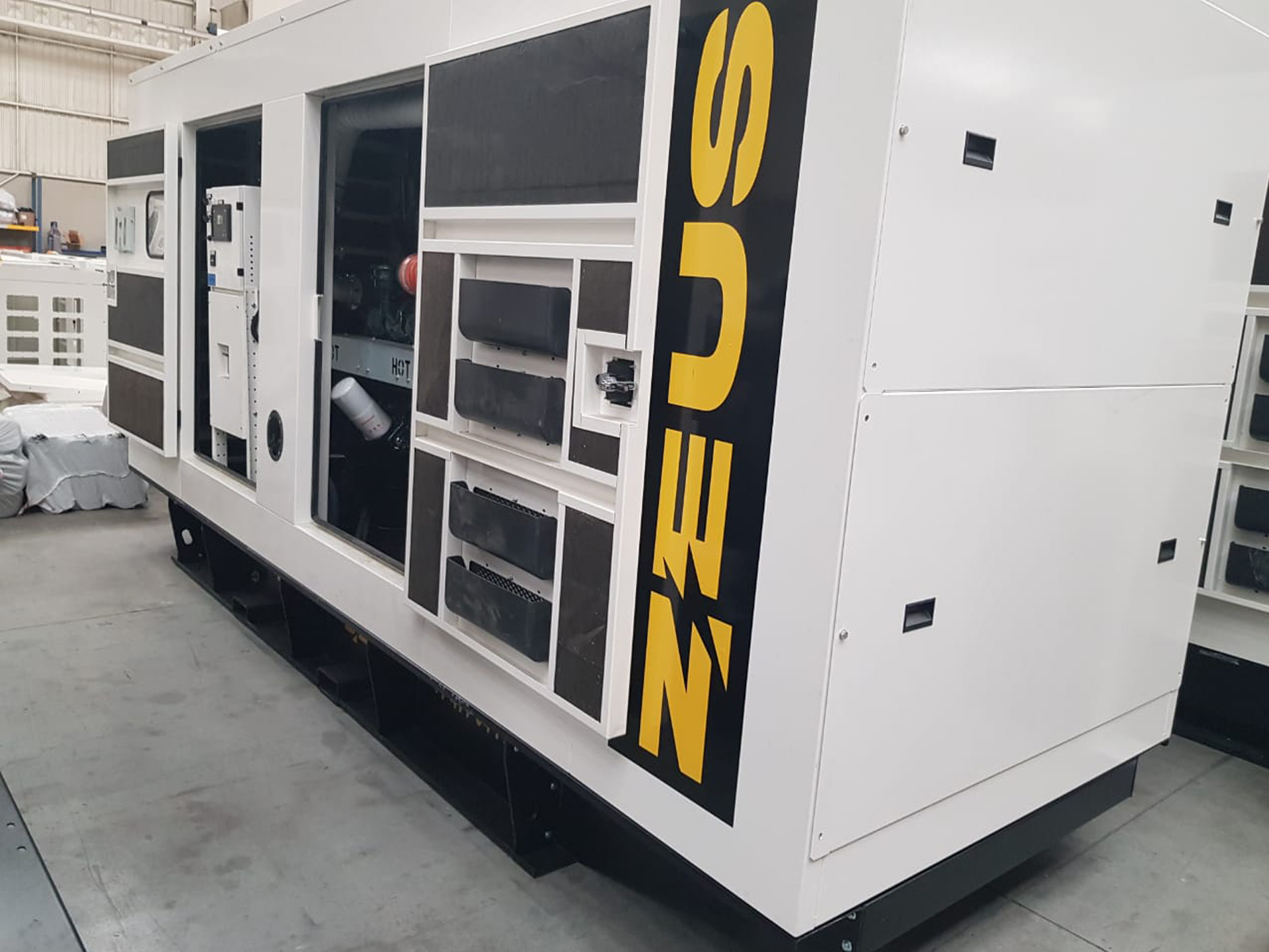 Дизельный генератор ZEUS AD250-T400W в кожухе